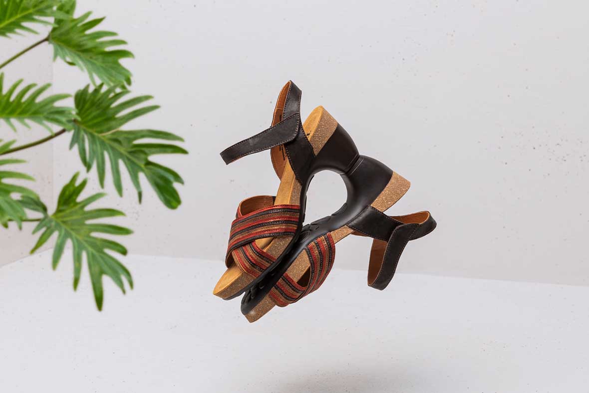 Think! TRAUDI Woman Sandal with Velcro Fastener - Material: Leather Combination - Color: Black/Combi